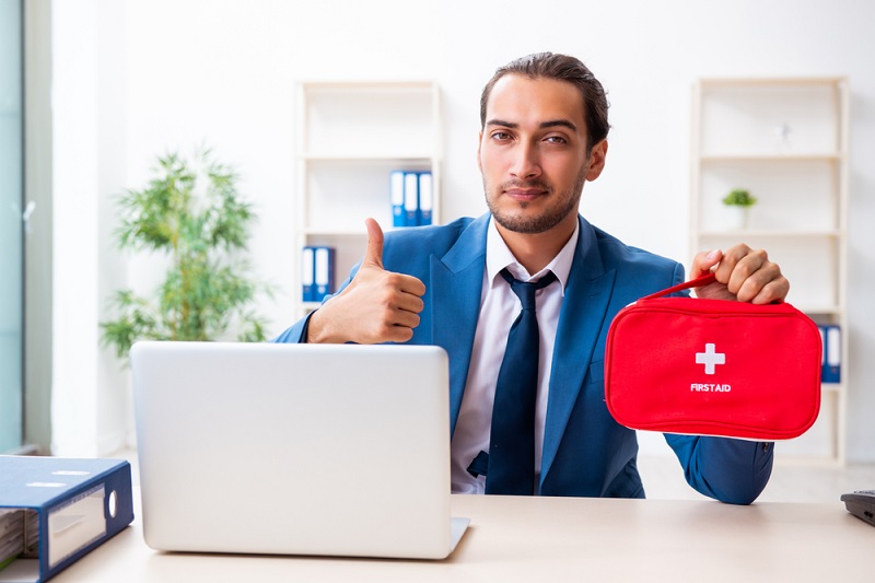 Munkahelyi elsősegélynyújtás: jogszabályi kötelezettségek és gyakorlati tudnivalók