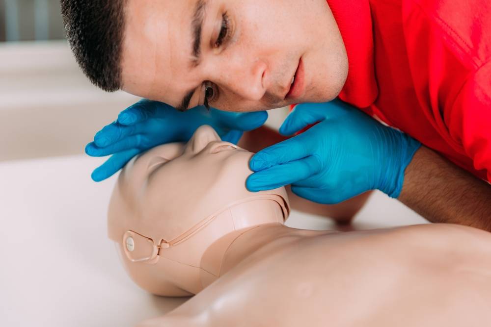 Elsősegélynyújtó tanfolyam lépésről lépésre: amit valóban használni fog